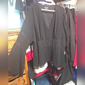 ❄️❄️ NWOT CITY CHIC BELL SLEEVE BLOUSE 20
